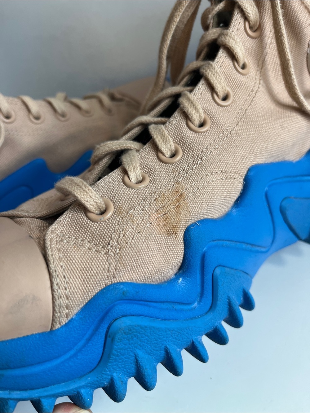 Converse Sneakers Size 11.5 - Picture 8 of 12